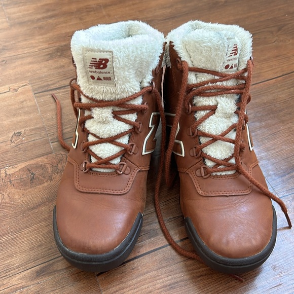 Women’s New Balance Sherpa Lined Hiking Boots - Picture 3 of 7